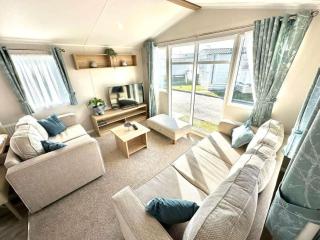 Trecco Bay - Sleeps 6 - Pet Friendly - Parking - Porthcawl - 2