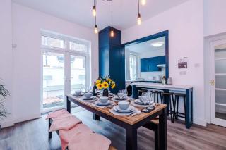 Stunning & Spacious Home by 53 Degrees Property, Sleeps 7 in the heart of Anfield! - Liverpool - 9