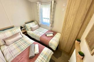 Trecco Bay - Sleeps 6 - Pet Friendly - Parking - Porthcawl - 3
