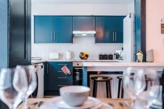 Stunning & Spacious Home by 53 Degrees Property, Sleeps 7 in the heart of Anfield! - Liverpool - 3
