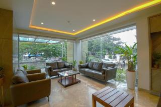 BlueNeck Hotel Near Fortis Hospital Millennium City Centre - Gurgaon - 5