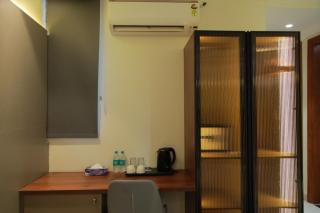 BlueNeck Hotel Near Fortis Hospital Millennium City Centre - Gurgaon - 6