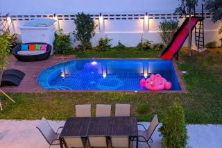 Phoenix Villa - Luxury Pool Villa with Entertainment Room - 15 minutes from Walking Street - 9