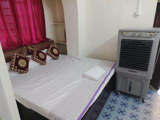 Radhika guest house - Jāmb - 9