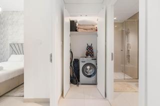 Modern 1BR Apartment Near Creek Beach with Pool & Balcony - Holiday Boulevard - 1