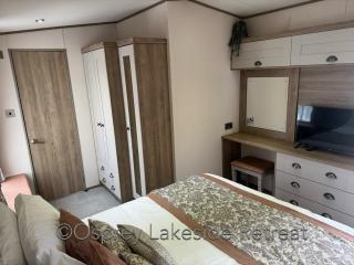 Lakeside Retreat with hot tub and fishing peg on Osprey Rise at Tattershall Lakes Country Park - Tattershall - 4
