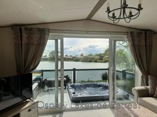 Lakeside Retreat with hot tub and fishing peg on Osprey Rise at Tattershall Lakes Country Park - Tattershall - 9