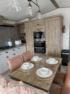 Lakeside Retreat with hot tub and fishing peg on Osprey Rise at Tattershall Lakes Country Park - Tattershall - 7