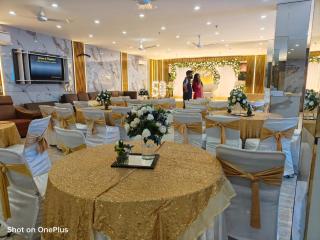 BlueNeck Hotel Near Fortis Hospital Millennium City Centre - Gurgaon - 9