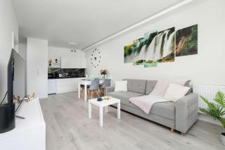 Bright Apartment with Balcony for 4 People by Noclegi Renters - 3