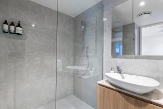 Bokarina Beachfront Apartment - - 5