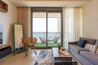 Emaar 5242 - Stunning Sea View Stay in Prime Waterfront Location - Zed Living - 8