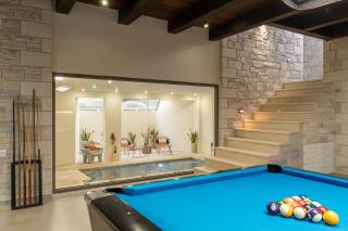 FREE Breakfast, Villa Dreamcatcher with Outdoor and Indoor Pool, Hot Tub, Playroom and Home Cinema - Atsipopoulo - 3