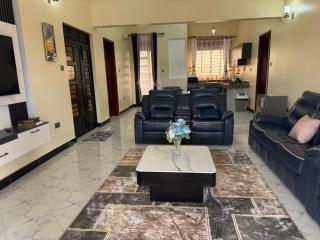 Uptown retreat home Su casa Najjera 1 - Buwate - 0