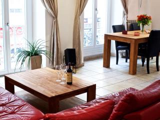 Le Central by EnjoyNice, 3-bed, sea at 10 min - Nice - 0