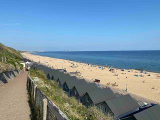 The Riverside retreat - Christchurch - 9