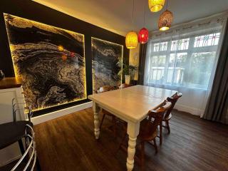 The Riverside retreat - Christchurch - 8