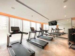 FIRST CLASS 4BR Burj Khalifa View Modern Gem - 9