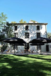 Exceptional building on 1 ha of private land - 2