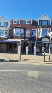 Charles Alexander Short Stay - Botanical House - Cleveleys - 8