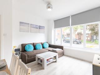 Pass the Keys Seaside 2-Bedroom Flat Parking Sleeps 6 - Southend-on-Sea - 0
