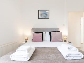 Pass the Keys Seaside 2-Bedroom Flat Parking Sleeps 6 - Southend-on-Sea - 9