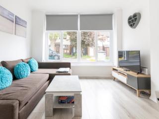 Pass the Keys Seaside 2-Bedroom Flat Parking Sleeps 6 - Southend-on-Sea - 4