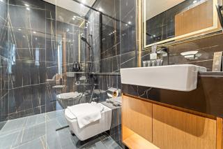 Cozy 1BR Apartment in JVC with Balcony, Pool & Gym - 3