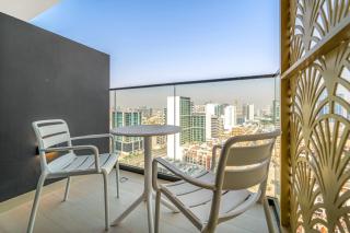 Cozy 1BR Apartment in JVC with Balcony, Pool & Gym - 4