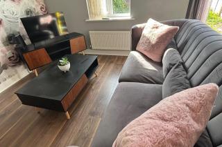 Trowbridge Close Long stay-parking-WiFi-Sleeps7 - Swindon - 0