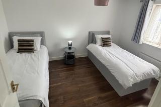 Trowbridge Close Long stay-parking-WiFi-Sleeps7 - Swindon - 9
