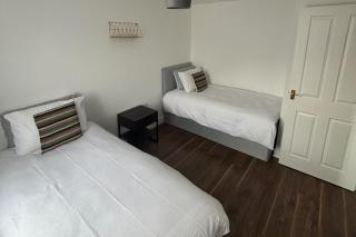 Trowbridge Close Long stay-parking-WiFi-Sleeps7 - Swindon - 3