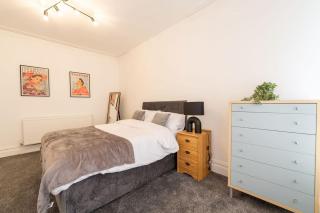 Luxury 1-Bed Apartment Near city centre and North Manchester General Hospital - 6