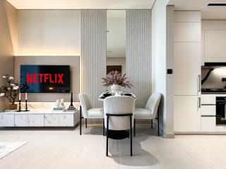 Dubai Studio with Balcony, Canal Views Pool Access - 8