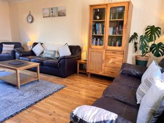 4 Bedroom Detached Farmhouse Mountain Views - Beaumaris - 4