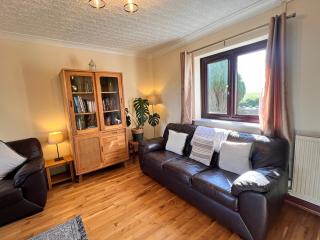 4 Bedroom Detached Farmhouse Mountain Views - Beaumaris - 3