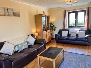 4 Bedroom Detached Farmhouse Mountain Views - Beaumaris - 2