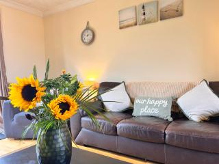 4 Bedroom Detached Farmhouse Mountain Views - Beaumaris - 1
