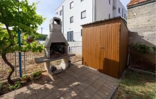 2 Bedroom Amazing Apartment In Poljica - 3