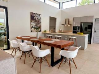 Fully renovated Pool Villa 4BR Bangtao and Layan Beach in Cheong Thalea, Phuket - - 6