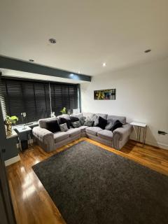 Stunning Open Plan 3 Bedroom House - Ponders End - 2