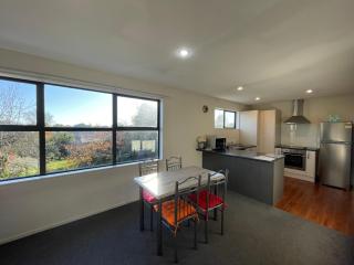 Character & new CNZhouse with quiet - Christchurch - 6