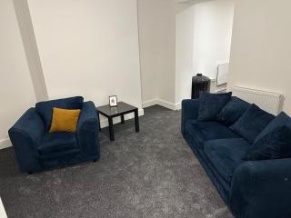 5 bed workers home - Rhondda valley - Porth - 0