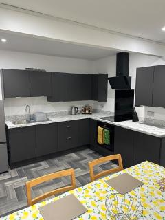 5 bed workers home - Rhondda valley - Porth - 8