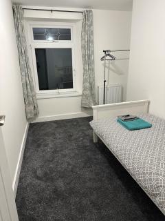 5 bed workers home - Rhondda valley - Porth - 6