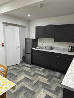 5 bed workers home - Rhondda valley - Porth - 1
