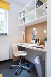 Modern Studios in Wrocław with Desk for Remote Work and Access to the Gym by Noclegi Renters - 4
