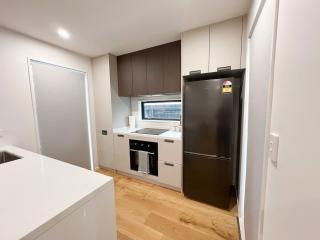 Brand New 2 Bed Near CBD With Parking - Christchurch - 9