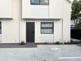 Brand New 2 Bed Near CBD With Parking - 3