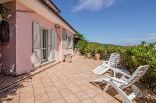 GuestHost - Charming Seaview Flat with Veranda! - 2